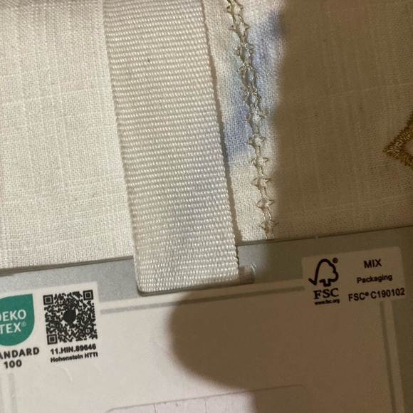 NWT Set of 6 Rachel Ashwell White and Gold Napkins 18”X 18” - Picture 5 of 6